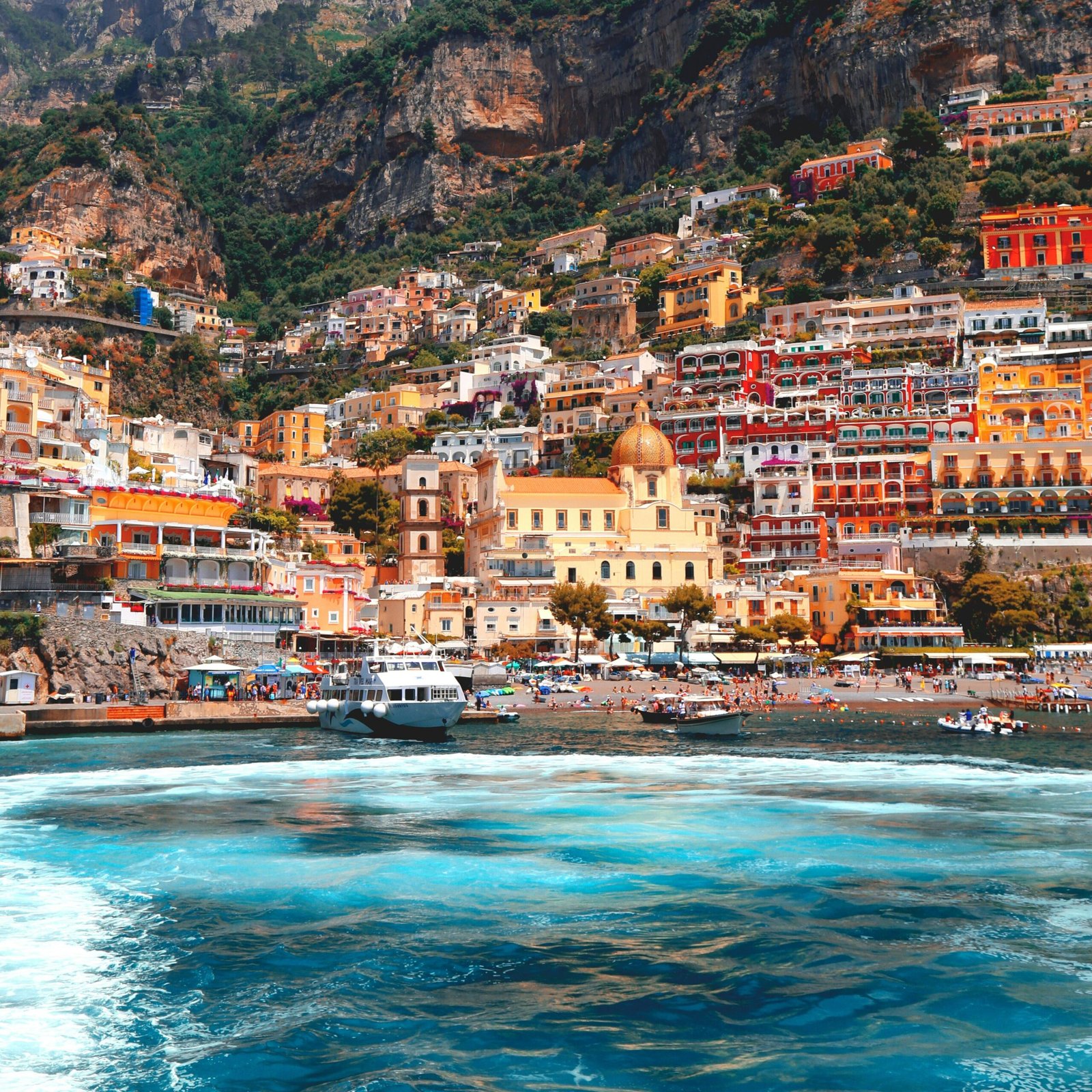 Colorful hillside view of Positano on Italy’s Amalfi Coast with turquoise sea and dramatic cliffs, featured in a 5 days on Amalfi Coast itinerary guide.